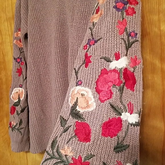 SOLD Purple AEO Sweater - Picture 2 of 3